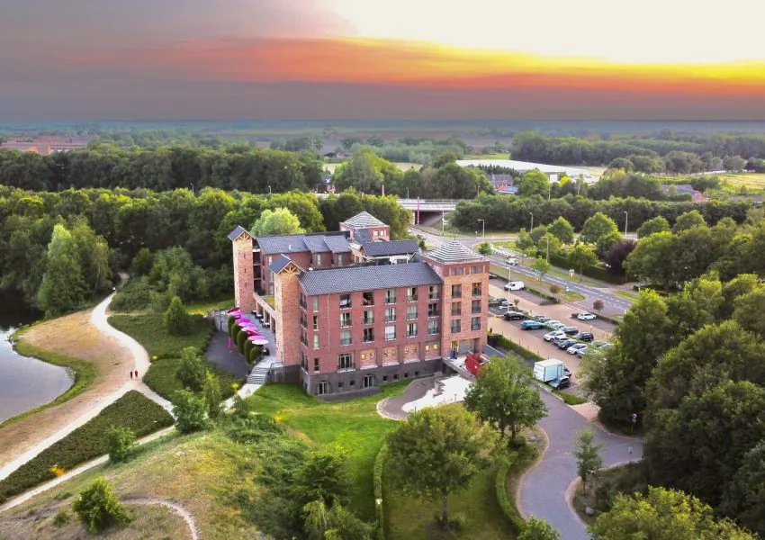 Drone overzicht Parkhotel Horst - Sunset
