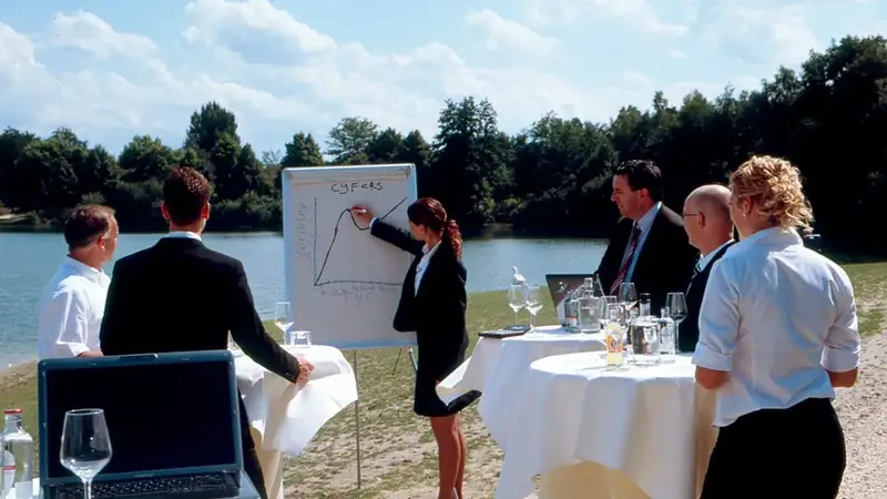 Vergaderzaal met uitzicht op het water