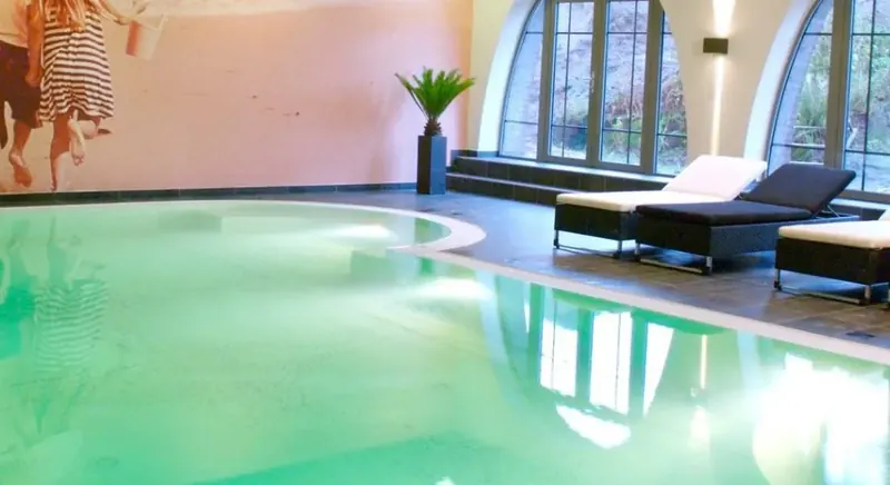 Das Hallenbad des Parkhotel Horst