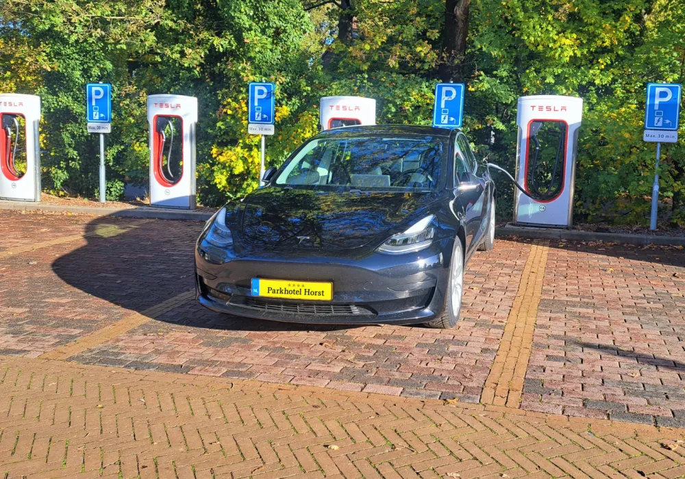Tesla Superchargers bij Parkhotel Horst