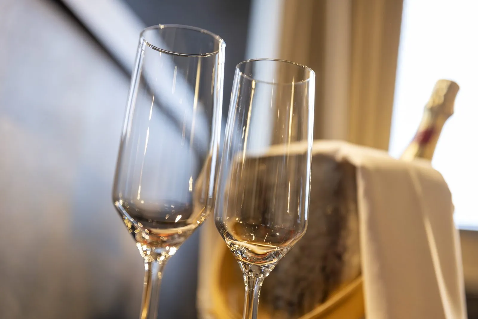 Sektgläser mit Eiskühler, Silvesterstimmung