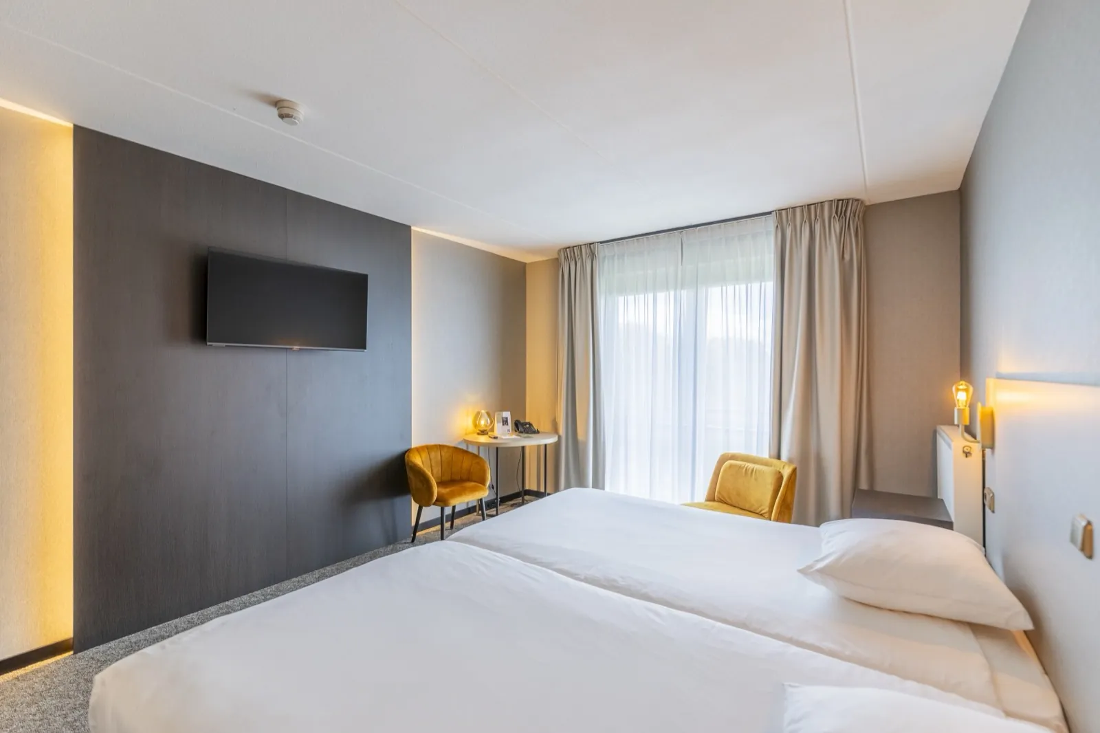Komfort-Zimmer mit Schreibtisch