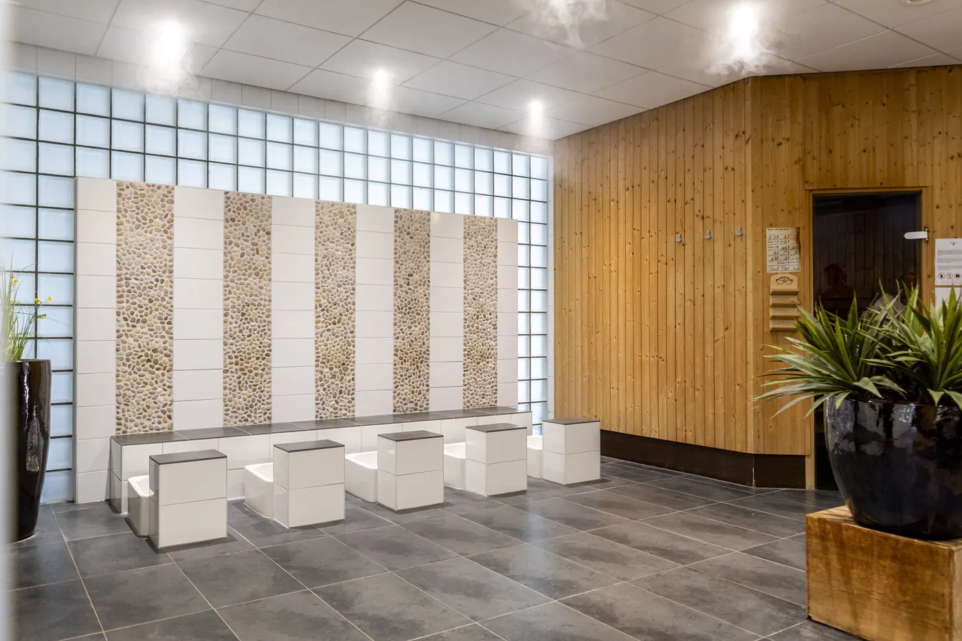 The spa hall of the wellness centre at Parkhotel Horst