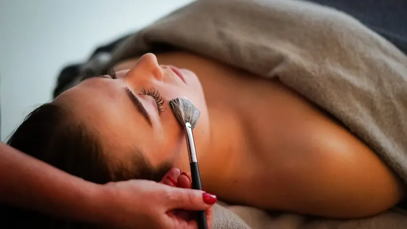 Facial treatment at beauty salon Senssis