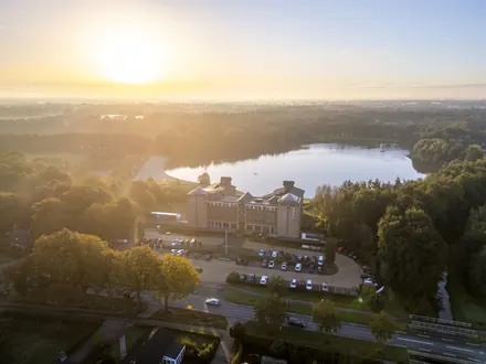 Parkhotel Horst aan het meer, van bovenaf bij zonsopkomst