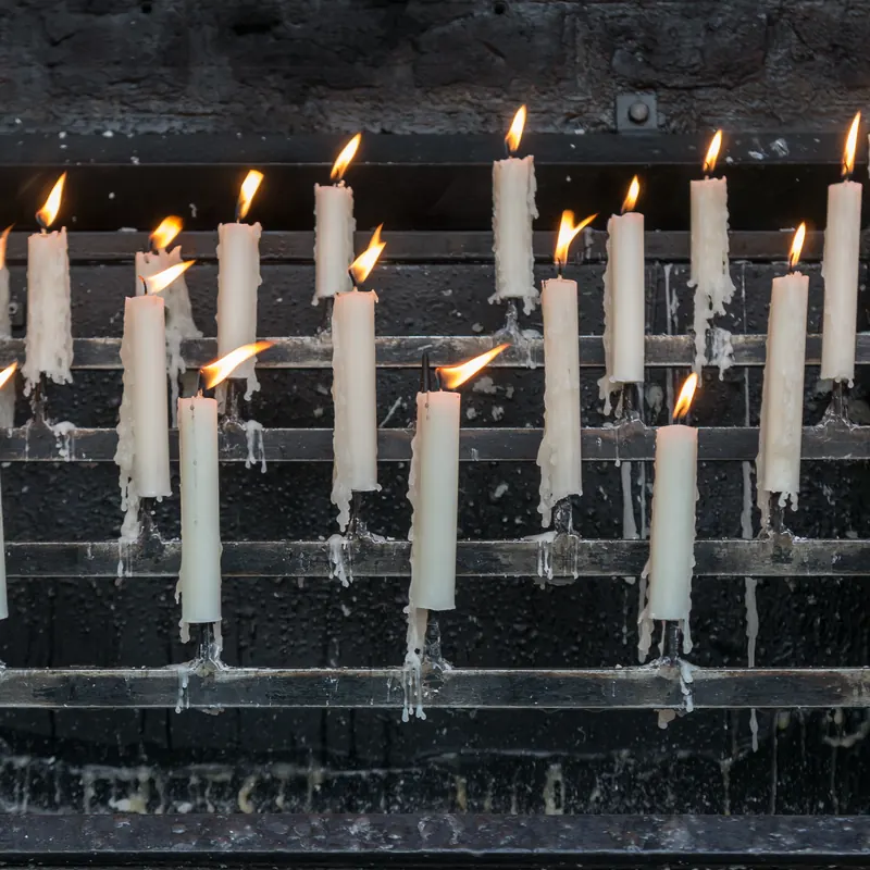 Brennende Kerzen an der Kerzenkapelle in Kevelaer