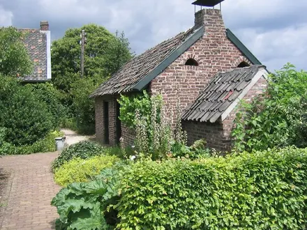 Das Backhäuschen aus Backstein im Museumsdorf De Locht, aus dem das Lochtbrood kommt
