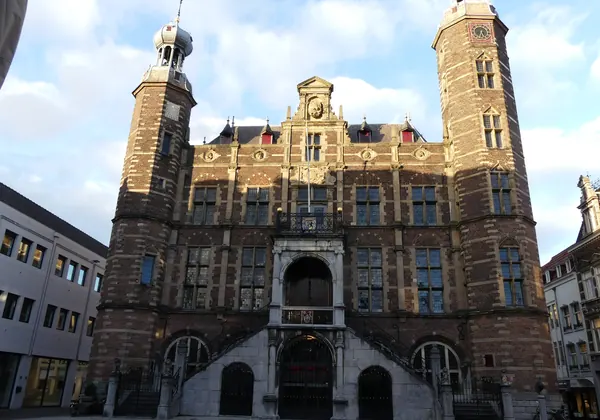 Das Renaissance-Rathaus von Venlo am Markt