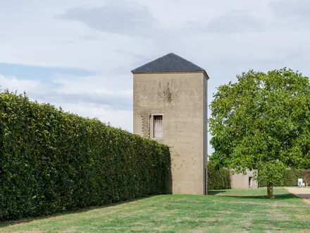 Gereconstrueerde Romeinse stadsmuur met toren in het Archäologischer Park Xanten