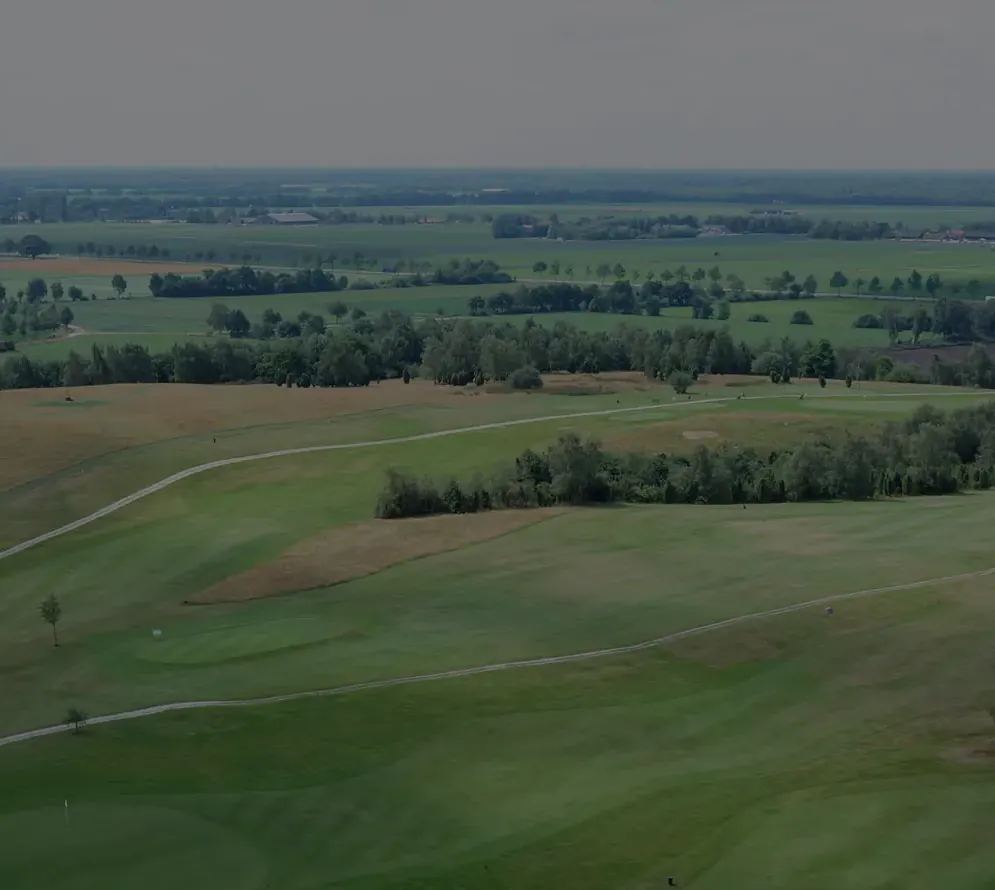 Glooiende fairways van Golfbaan De Golfhorst aan de rand van De Peel