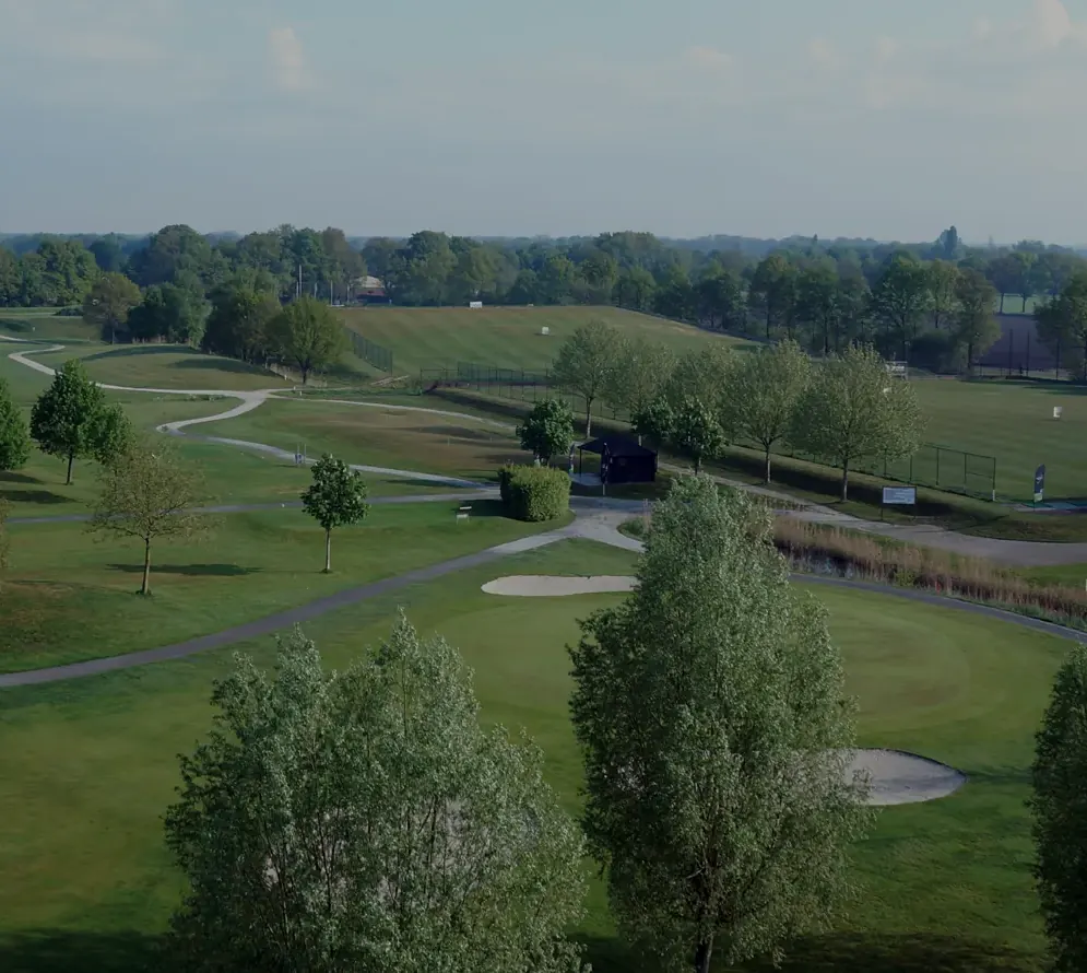 Golfbaan De Golfhorst met clubhuis en waterpartij