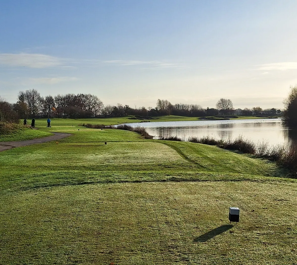 Afslagplaats aan het water op Golfbaan De Swinkelsche