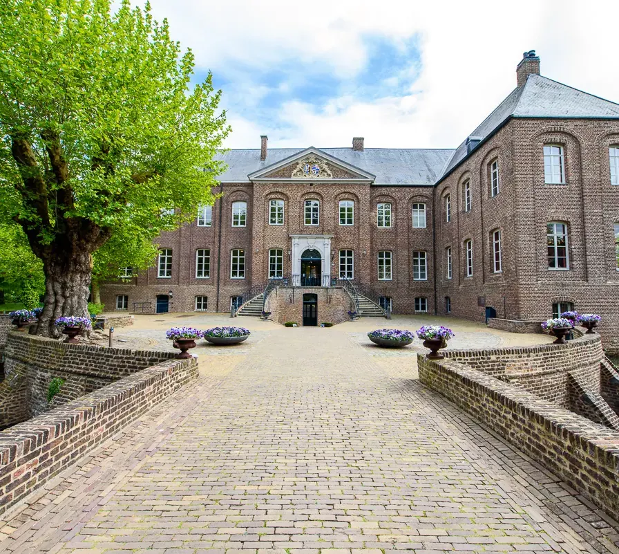 Kasteel Arcen in de Kasteeltuinen, een paar minuten van Thermaalbad Arcen