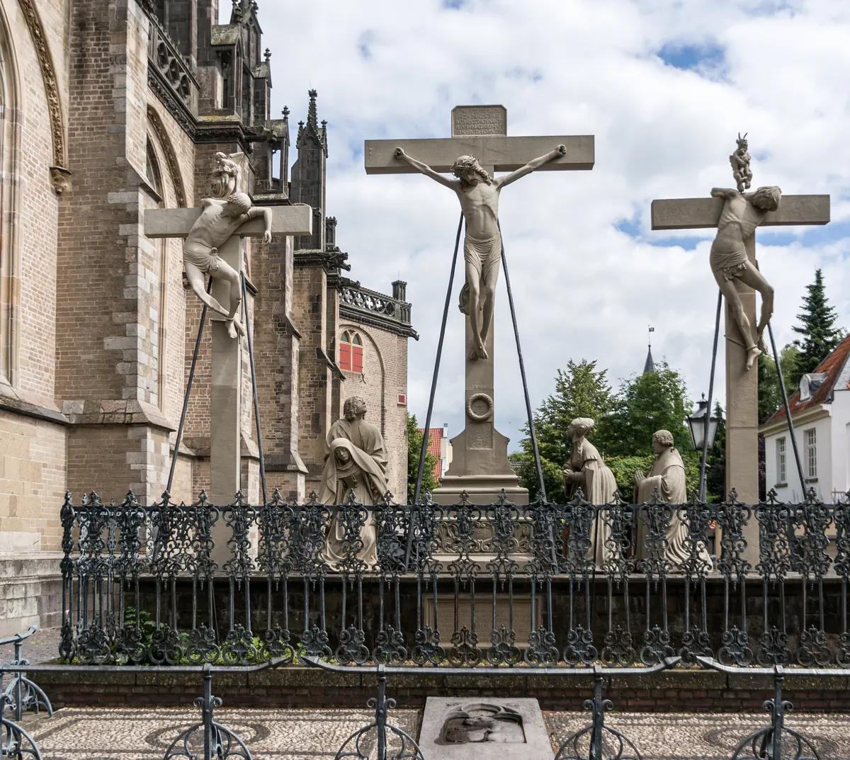 Kruisigingsgroep bij de Dom St. Viktor in Xanten