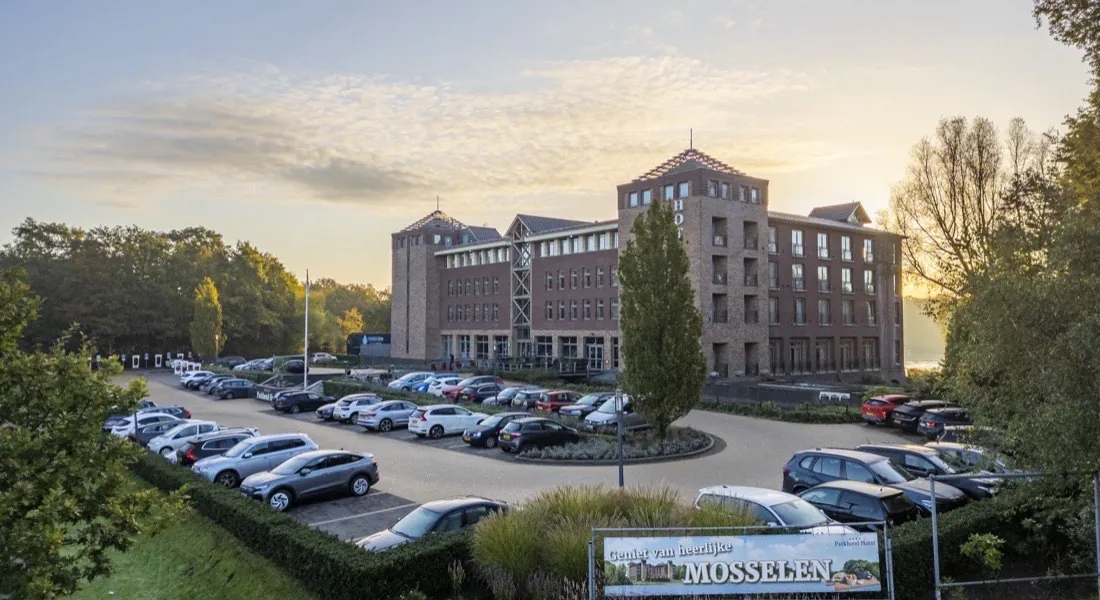 Parkeerterrein van Parkhotel Horst