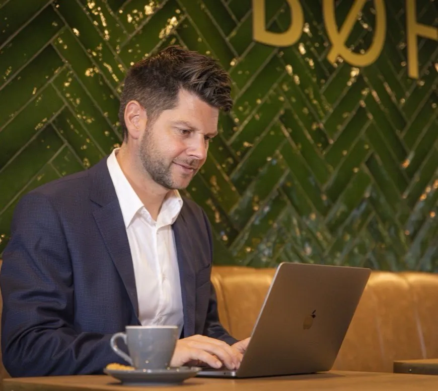 Werken met de laptop op de gratis wifi van Parkhotel Horst