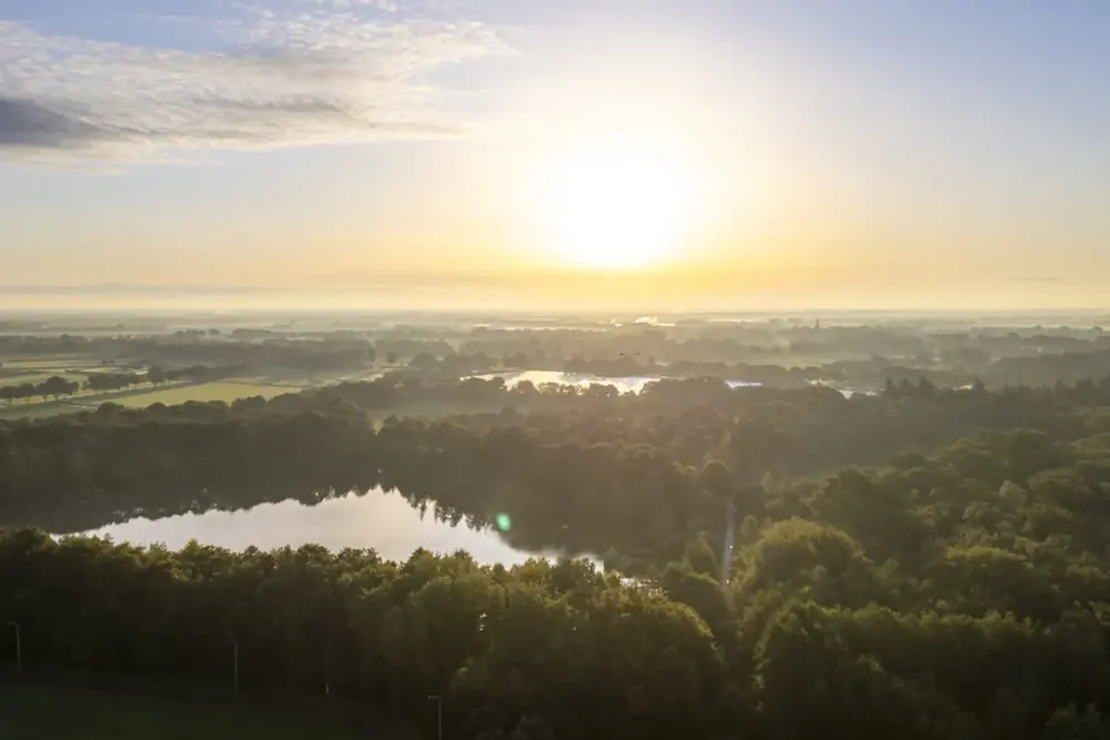 Zonsopkomst boven het Noord-Limburgse landschap