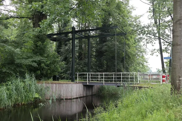 Ophaalbrug aan de Apostelweg in Griendtsveen