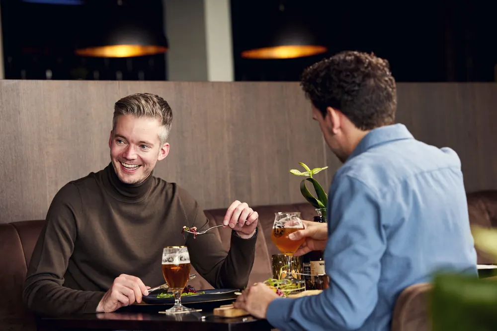 Two guests at dinner in restaurant BØFF