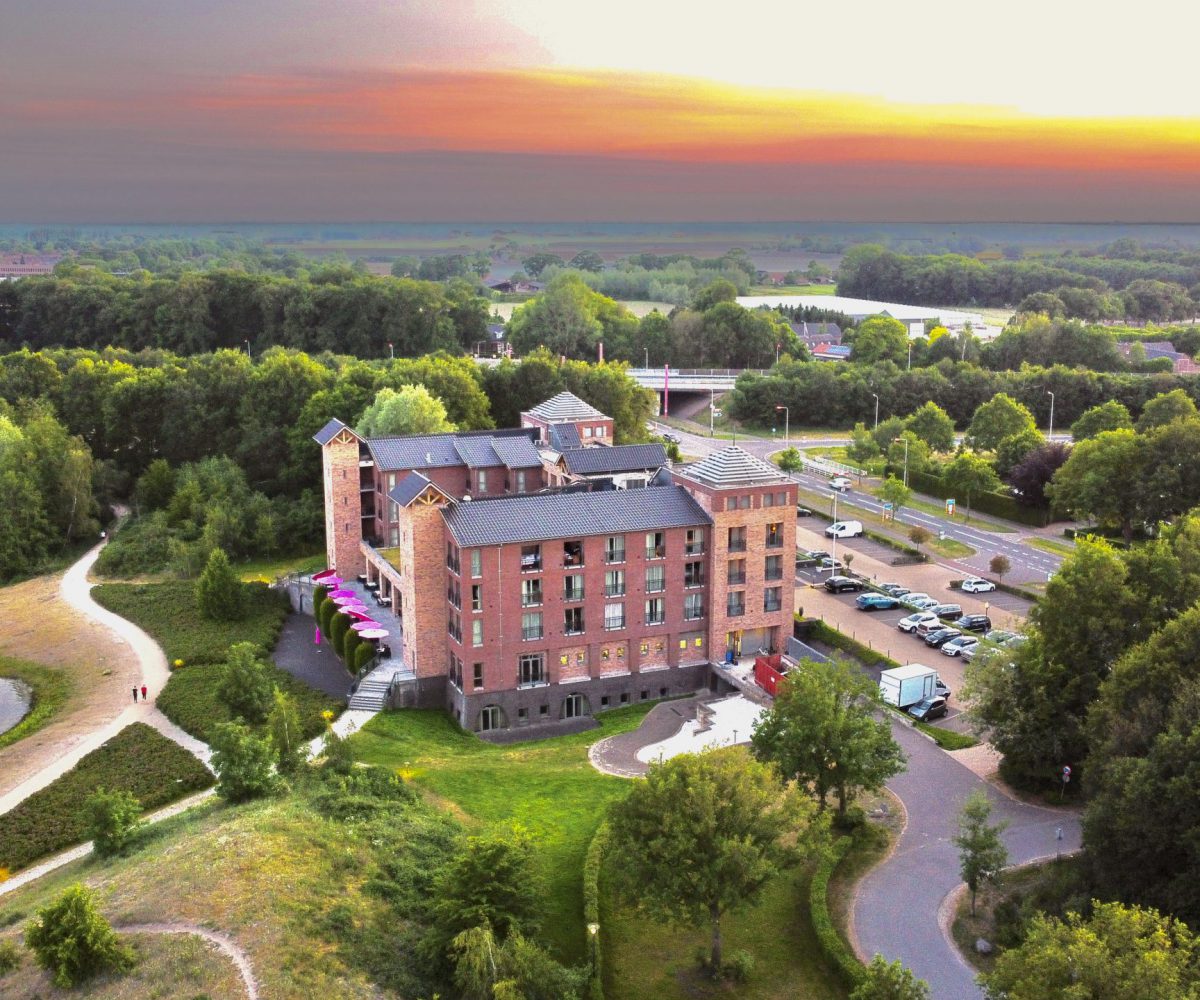 Drone overzicht Parkhotel Horst - Sunset