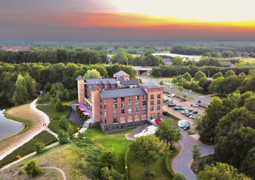 Drone overzicht Parkhotel Horst - Sunset