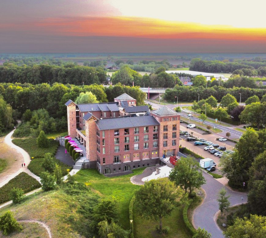 Drone overzicht Parkhotel Horst - Sunset