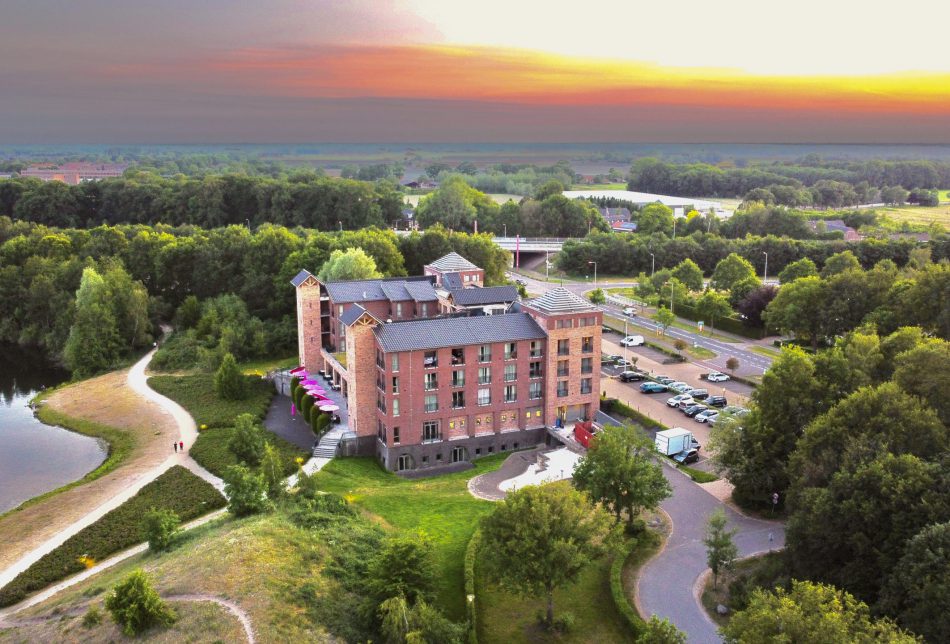 Drone overzicht Parkhotel Horst - Sunset