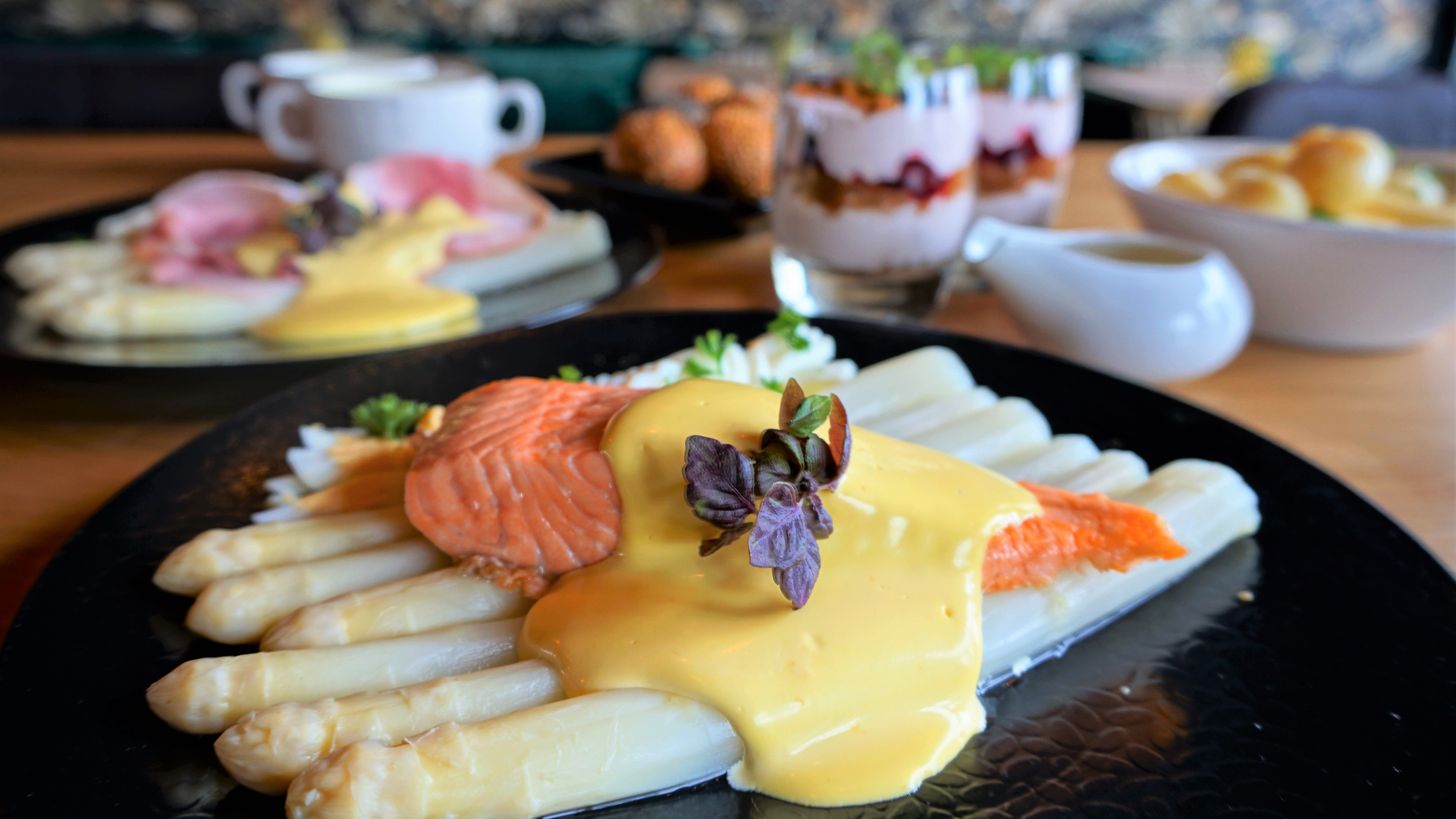 Asperges met zalm | Restaurant BØFF | Parkhotel Horst