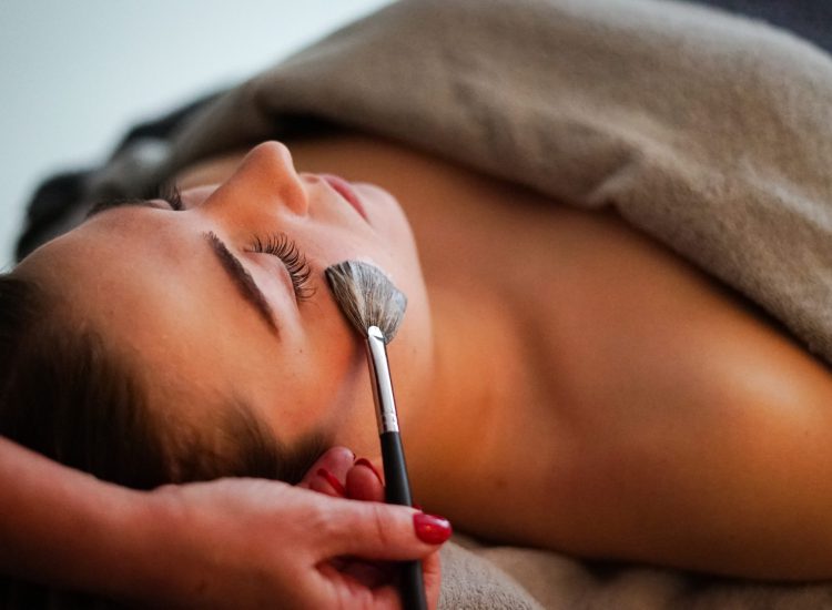 Beautysalon Senssis | Francien Rongen | Massage | gezichtsbehandeling | Ontspanning | Wellness | Gezichtsbehandeling