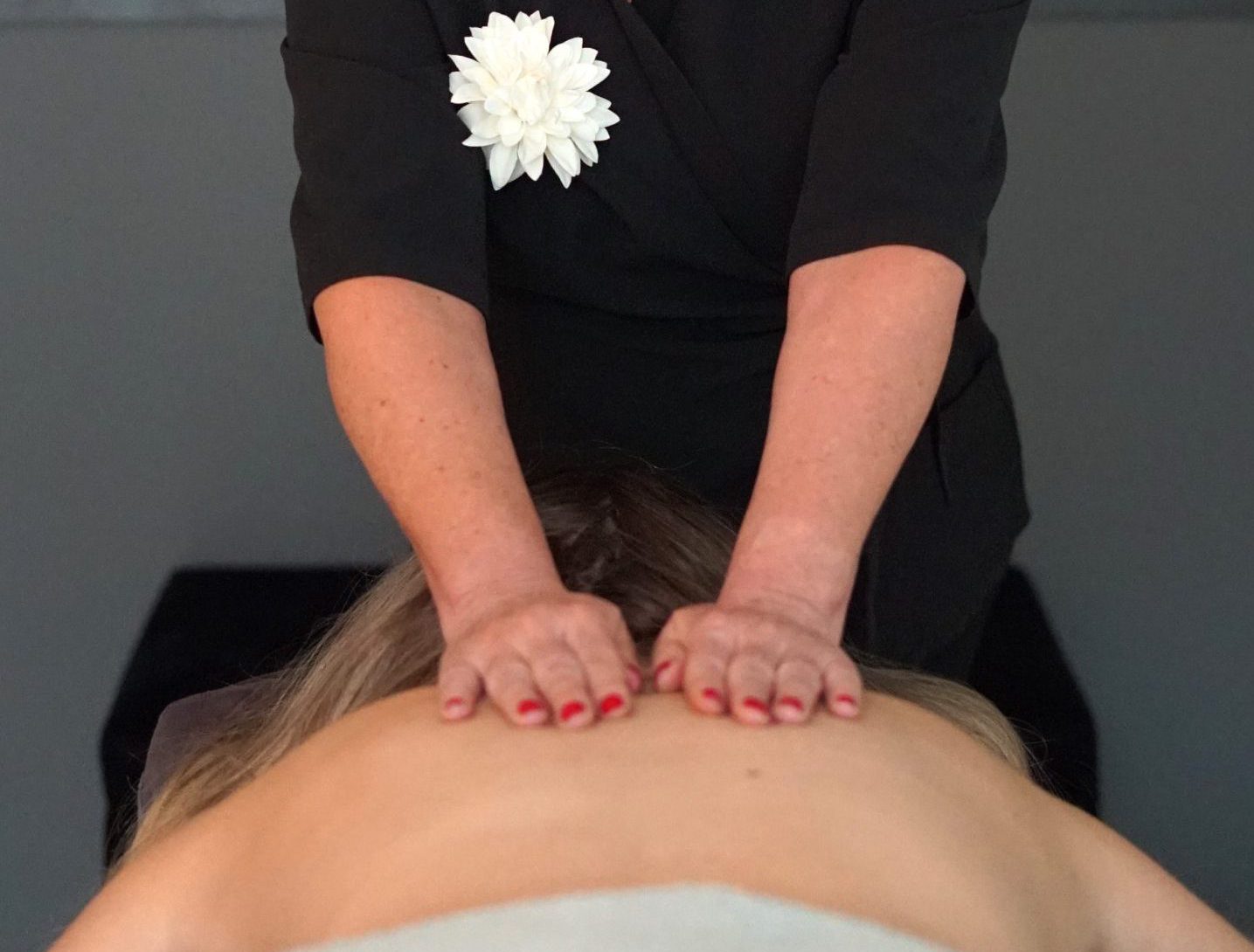 Beautysalon Senssis | Francien Rongen | Massage | gezichtsbehandeling | Ontspanning | Wellness | Behandeling