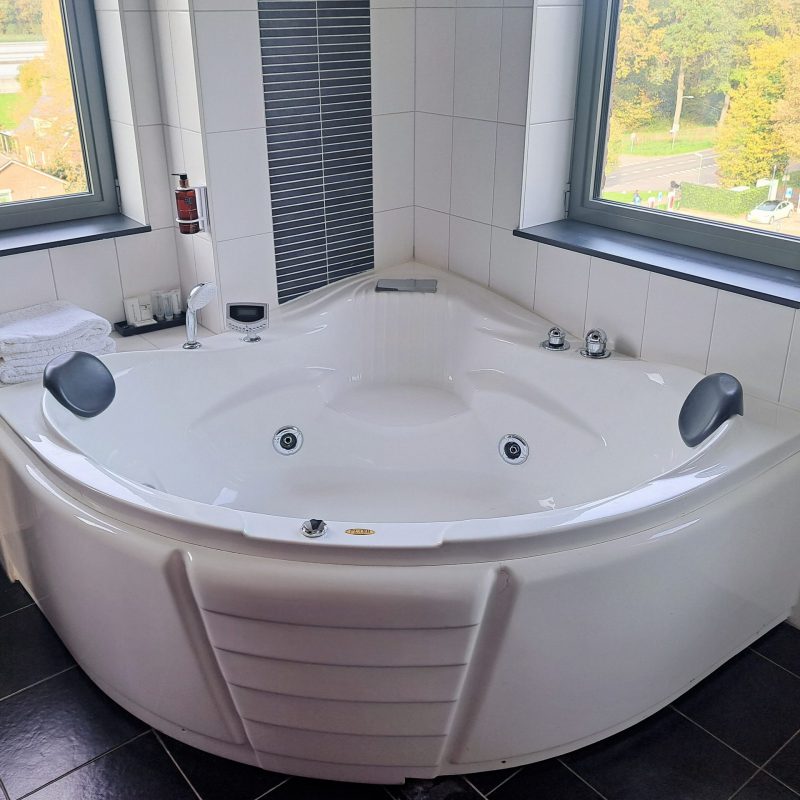 Jacuzzi in de Torensuite | Bruidssuite | Parkhotel Horst