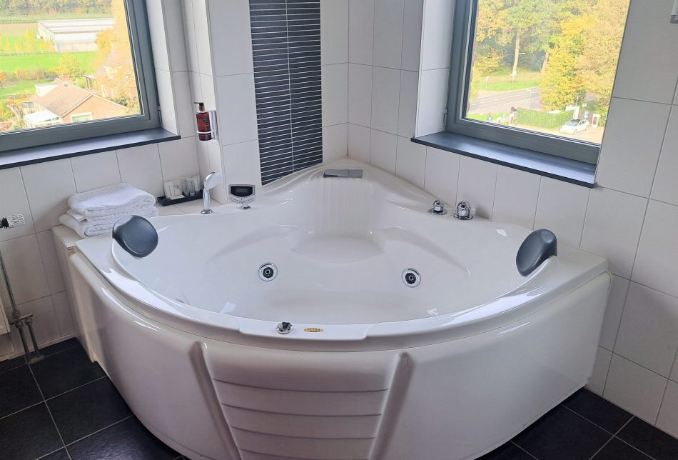 Jacuzzi in de Torensuite | Bruidssuite | Parkhotel Horst