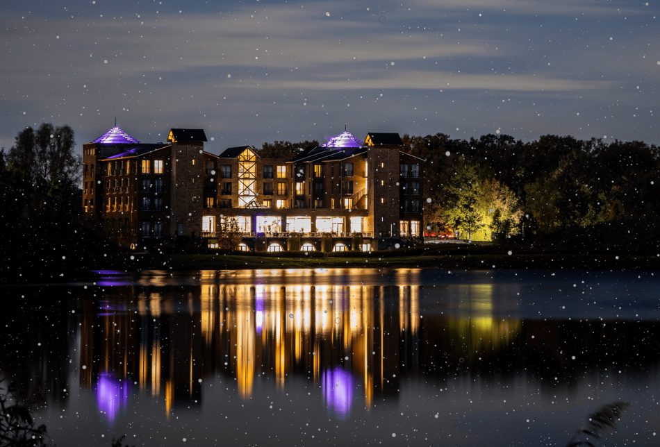 Parkhotel at night with snow