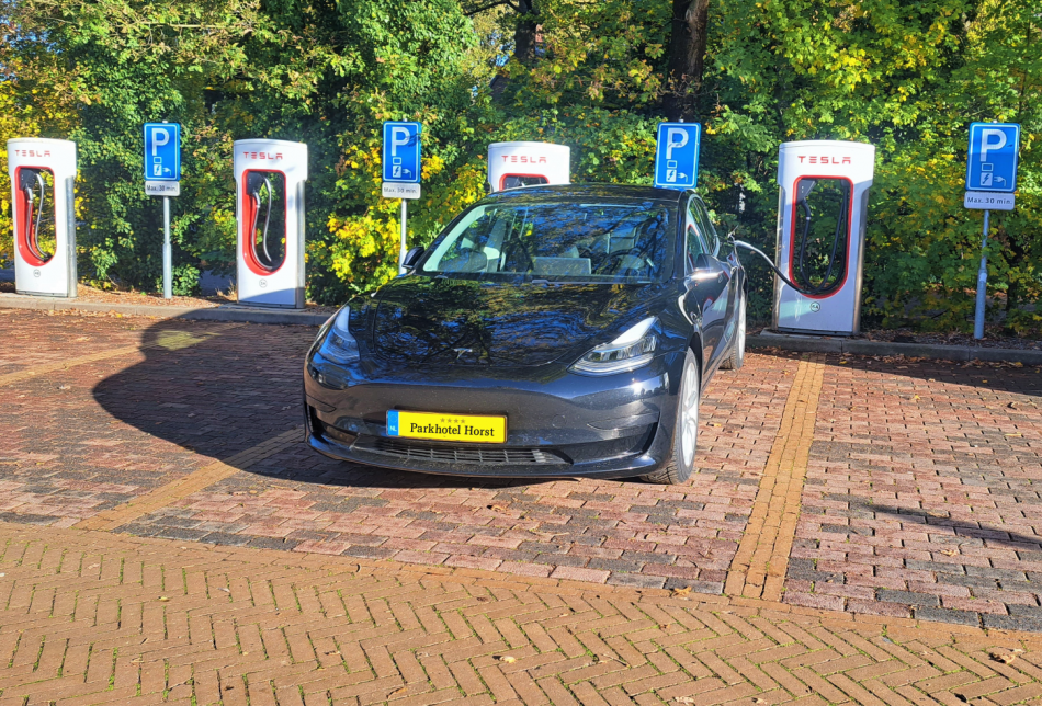 Tesla laden Parkhotel Horst